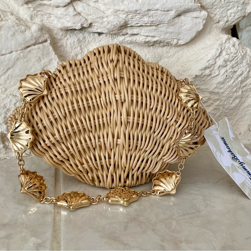 NWT Tommy Bahama seashell shaped woven rattan clam shaped clutch/handbag. - Picture 1 of 16